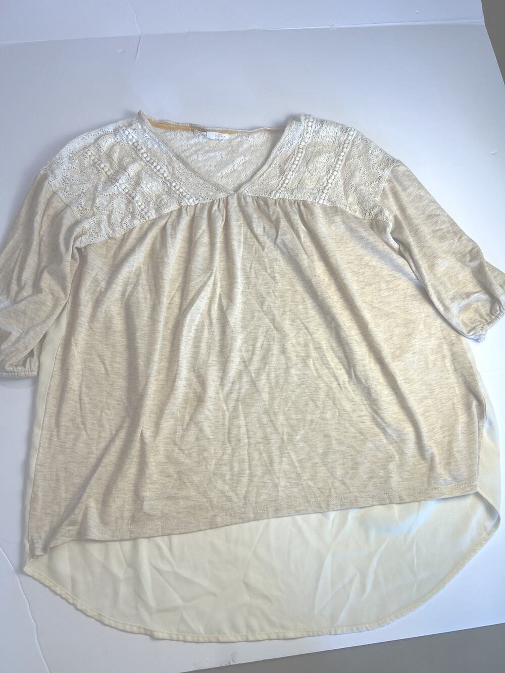 Hint of Mint Beige Lace Accent Blouse Top Women's Size L Flowy Short Sleeve
